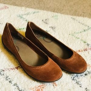 Merrell Avesso Flats in the color Oak